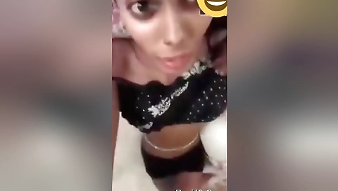 Today Exclusive- Cute Tamil Girl Showing Her Boobs And Pussy