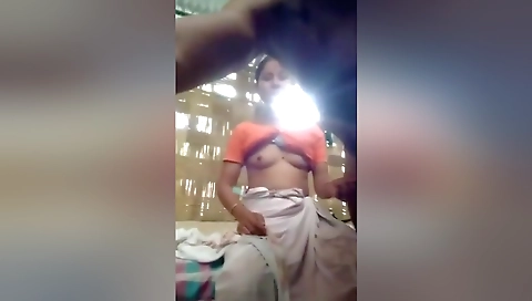 Today Exclusive -desi Village Cpl Romance And Boobs Sucking