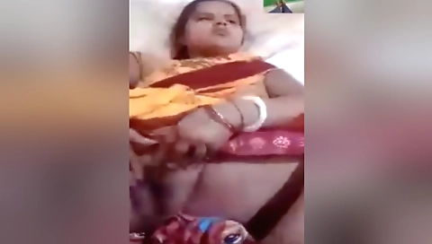 Today Exclusive -horny Bhabhi Shows Her Boobs And Fingering 2