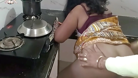 Hardcore Doggy Style Fucking In Kitchen With Hindi Dirty Talking.bhabi Ko Devar Ne Mein Choda - Devar Bhabhi