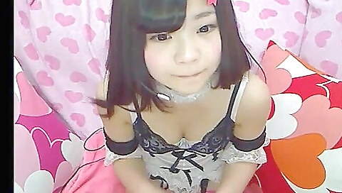 Erotic live chat with cute beautiful girl