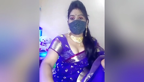 Today Exclusive- Sexy Bhabhi Showing Her Boobs And Pussy 3