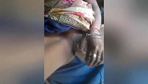 Today Exclusive-horny Village Bhabhi Shows Her Boobs And Masturbating 1