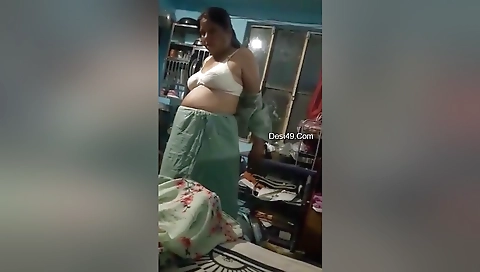 Desi Bhabhi Changing Cloths