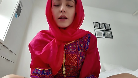 سکس با دختر همسایه ناز و کص ابدار که یواشکی اومد و کص داد رفت - Persian Porn With Cute Girl